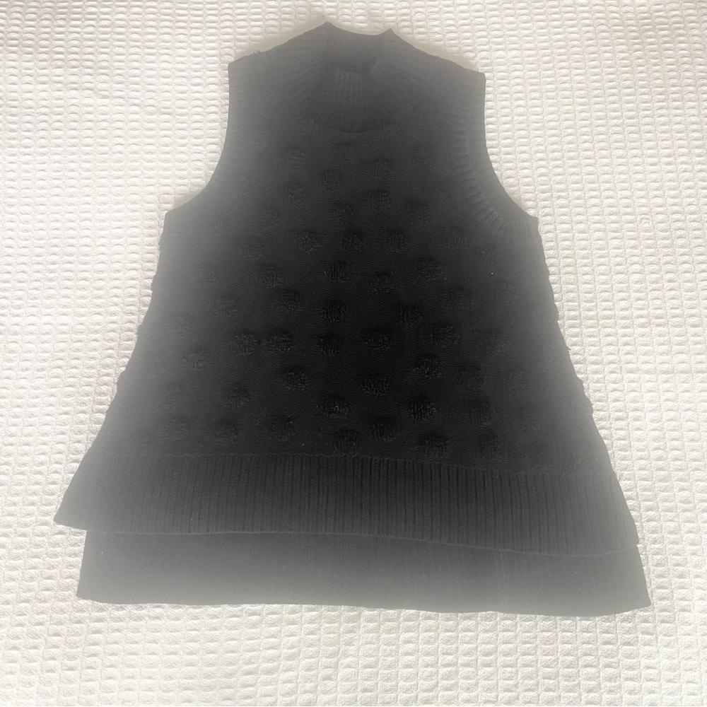 French Connection Chic Black Textured Sleeveless sweater size medium